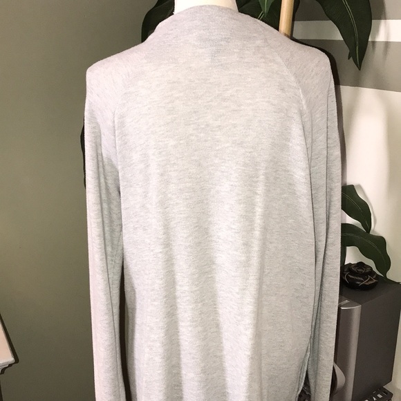 Jones New York woman’s light gray sweater, size L - Picture 3 of 3